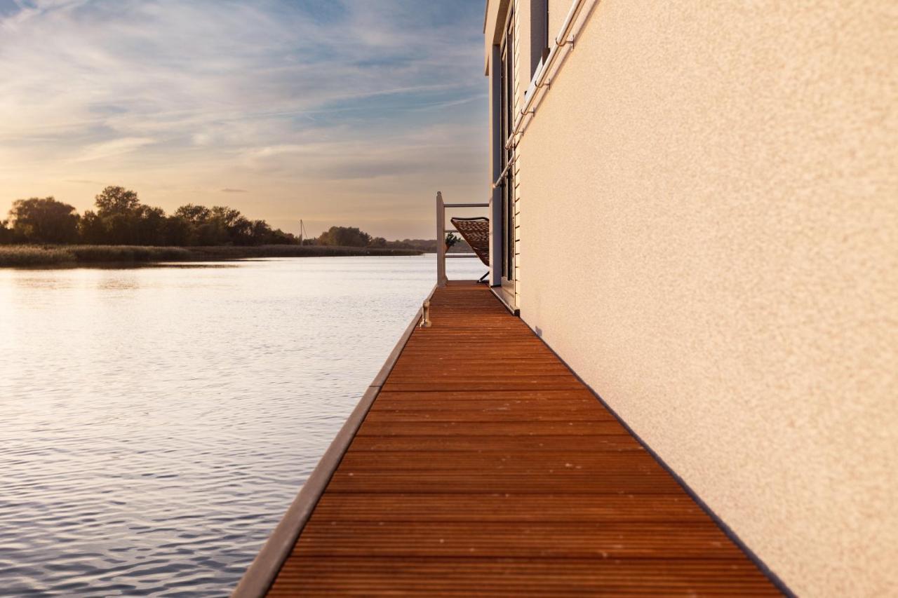 Hausboot Kuestennebel Ribnitz-Damgarten Buitenkant foto