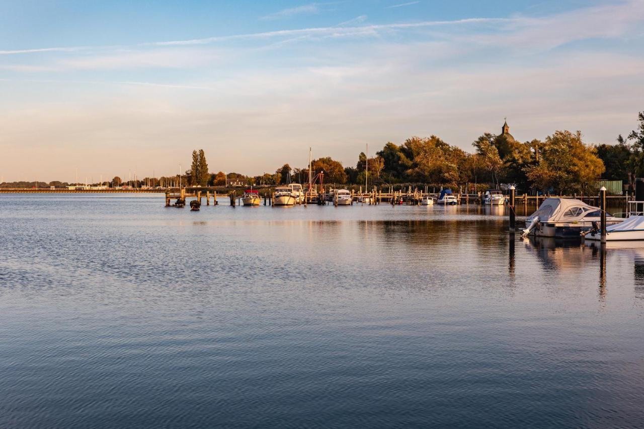Hausboot Kuestennebel Ribnitz-Damgarten Buitenkant foto